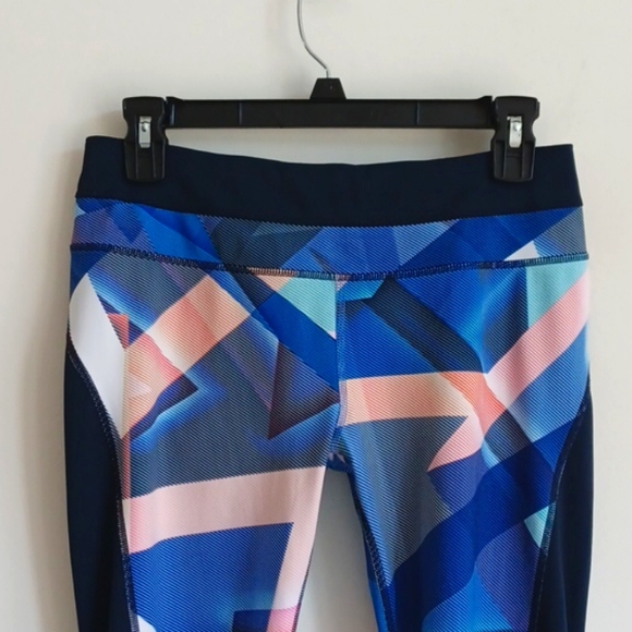 Athleta Electric Geo Sonar Capri Leggings M - Picture 3 of 9
